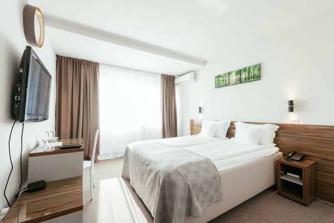 Imagen general del Hotel Riviera by Queens and Resort. Foto 11