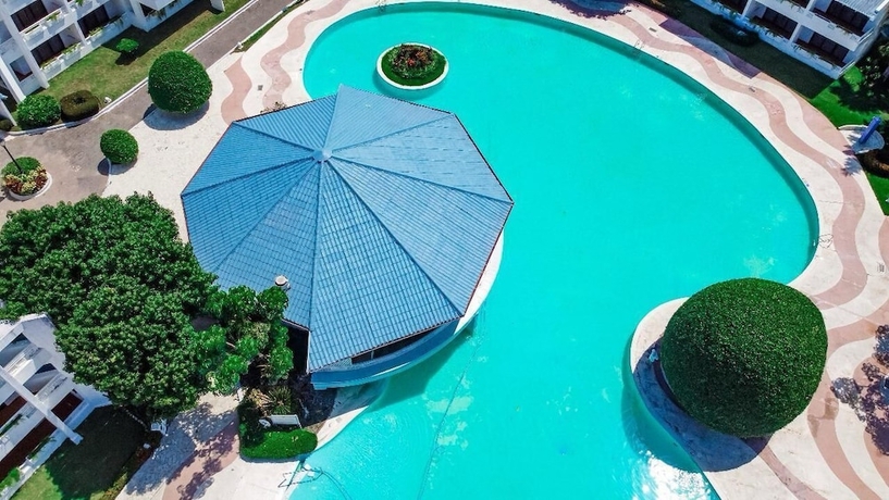 Imagen de la piscina del Hotel Riviera del Mar. Foto 8