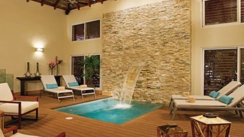 Imagen de la piscina del Hotel Riviera del Mar. Foto 9