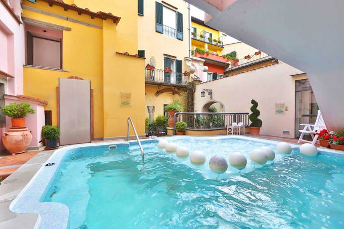 Imagen de la piscina del Hotel Rivoli Boutique. Foto 16