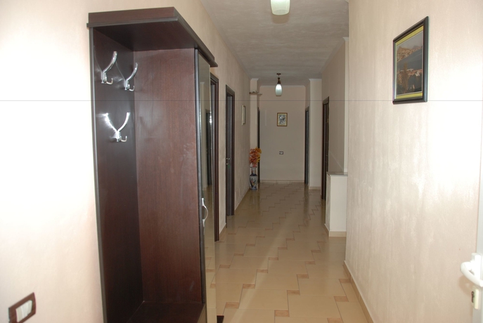 Imagen de los interiores del Hotel Rixhi. Foto 16