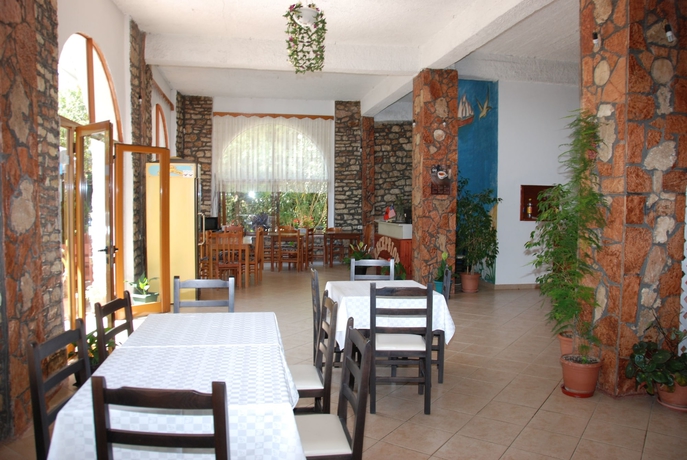 Imagen del bar/restaurante del Hotel Rixhi. Foto 8