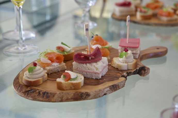 Imagen del bar/restaurante del Hotel Rixos Al Mairid Ras Al Khaimah. Foto 2