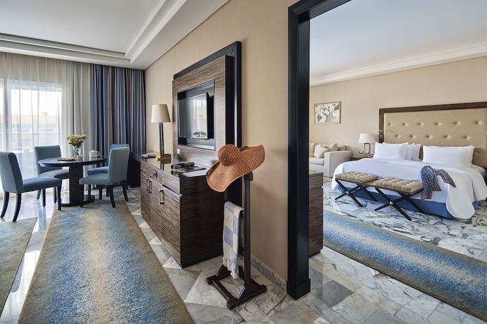 Imagen de la habitación del Hotel Rixos Alamein. Foto 15