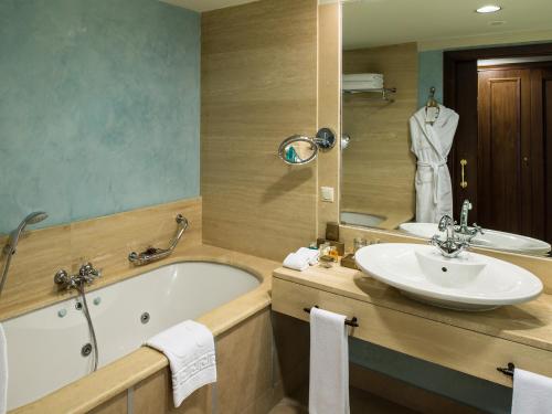 Imagen de la habitación del Hotel Rixos Almaty. Foto 3