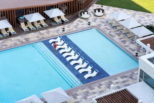 Imagen de la piscina del Hotel Rixos Gulf Doha. Foto 20