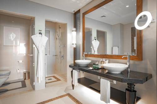 Imagen de la habitación del Hotel Rixos Marina Abu Dhabi. Foto 5