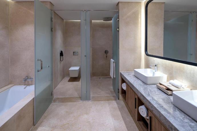 Imagen de la habitación del Hotel Rixos Premium Magawish Bay View. Foto 4