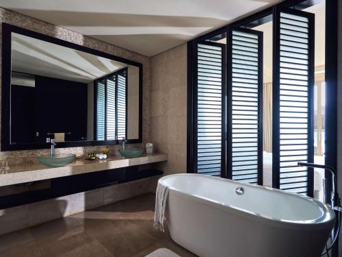 Imagen de la habitación del Hotel Rixos The Palm and Suites. Foto 6