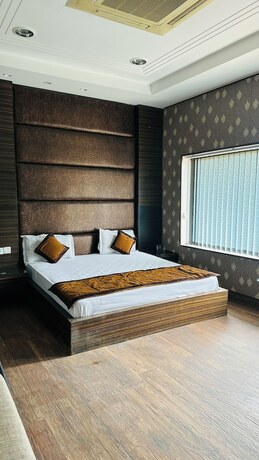 Imagen de la habitación del Hotel Riya Palace, Haldwani. Foto 7