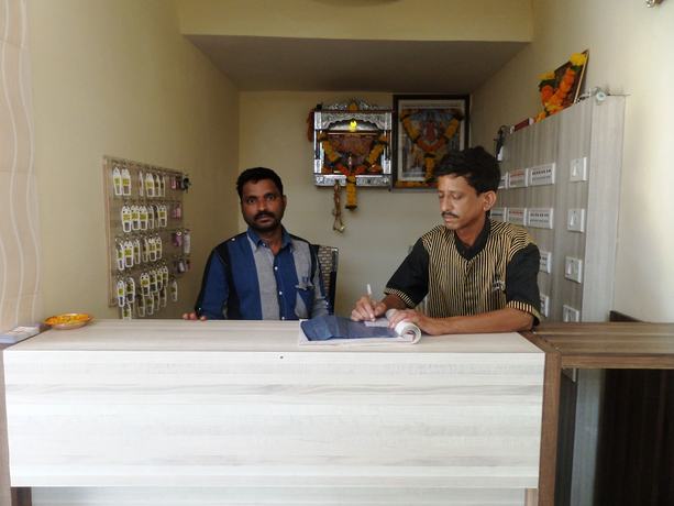 Imagen de los interiores del Hotel Riya Raj. Foto 20