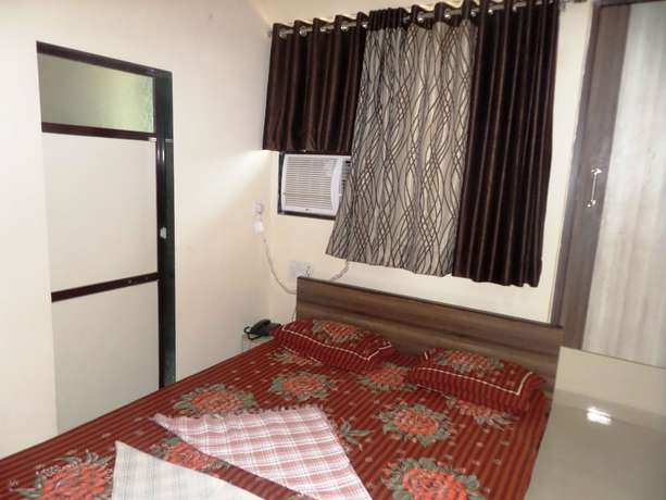 Imagen de la habitación del Hotel Riya Raj. Foto 11