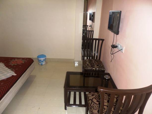 Imagen de la habitación del Hotel Riya Raj. Foto 16