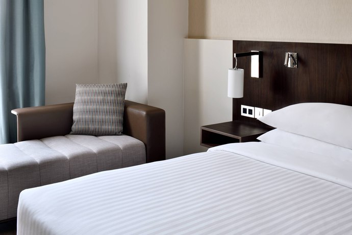 Imagen de la habitación del Hotel Riyadh Airport Marriott. Foto 12