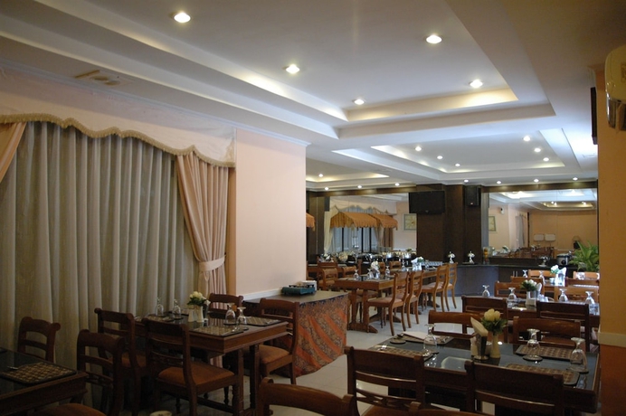 Imagen del bar/restaurante del Hotel Riyadi Palace. Foto 3