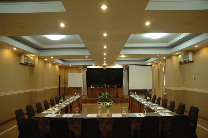 Imagen de los interiores del Hotel Riyadi Palace. Foto 10
