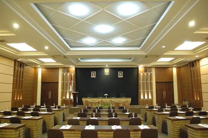 Imagen de los interiores del Hotel Riyadi Palace. Foto 11