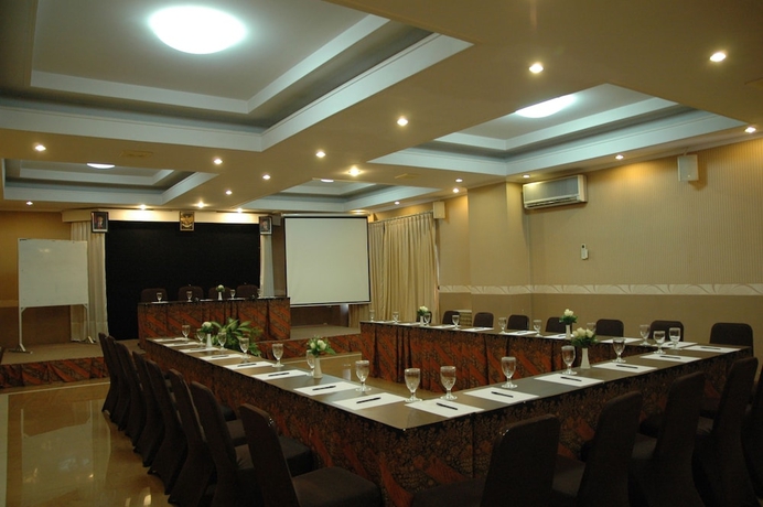 Imagen de los interiores del Hotel Riyadi Palace. Foto 12
