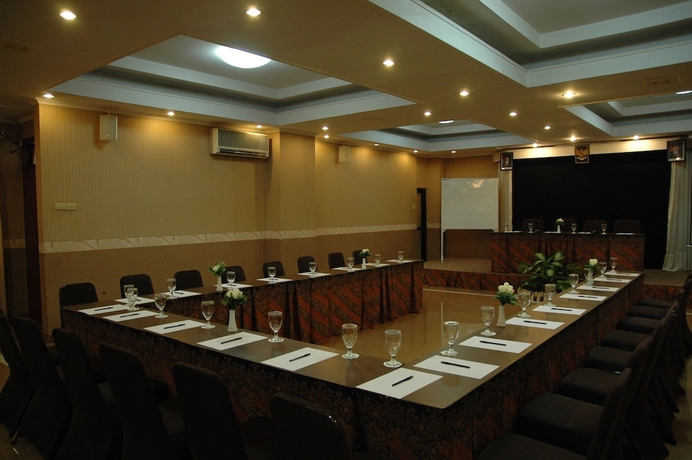 Imagen de los interiores del Hotel Riyadi Palace. Foto 14
