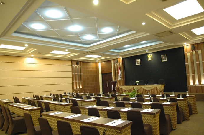 Imagen de los interiores del Hotel Riyadi Palace. Foto 15