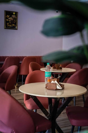 Imagen del bar/restaurante del Hotel Riyansh. Foto 4