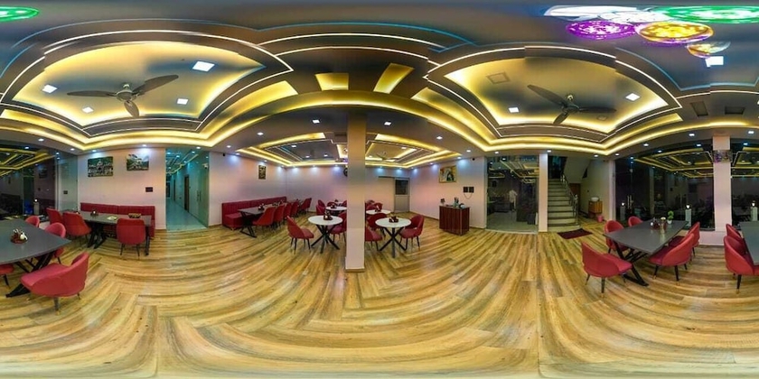 Imagen del bar/restaurante del Hotel Riyansh. Foto 5