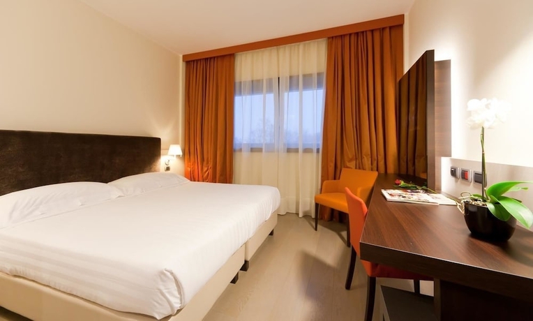 Imagen de la habitación del Hotel Rmh Modena Des Arts. Foto 2