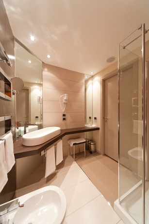 Imagen de la habitación del Hotel Rmh Modena Des Arts. Foto 5