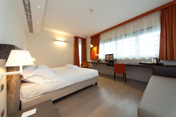 Imagen de la habitación del Hotel Rmh Modena Des Arts. Foto 6