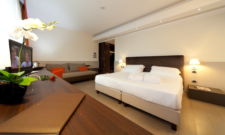 Imagen de la habitación del Hotel Rmh Modena Des Arts. Foto 8