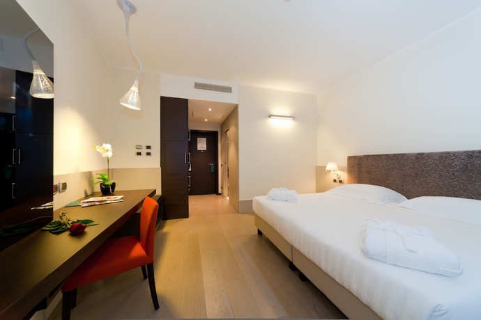 Imagen de la habitación del Hotel Rmh Modena Des Arts. Foto 11