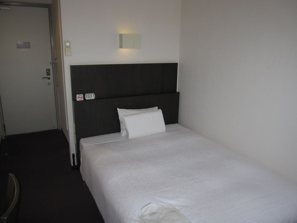 Imagen de la habitación del Hotel R&middot;inn Fukchiyama. Foto 12