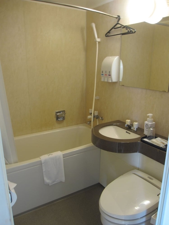 Imagen de la habitación del Hotel R&middot;inn Fukchiyama. Foto 14
