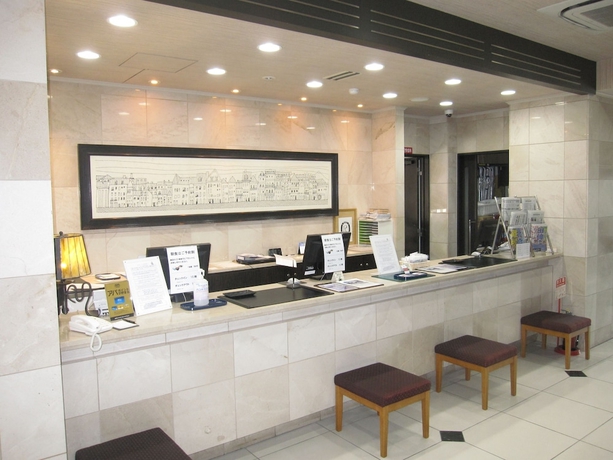 Imagen de los interiores del Hotel R&middot;inn Fukchiyama. Foto 15