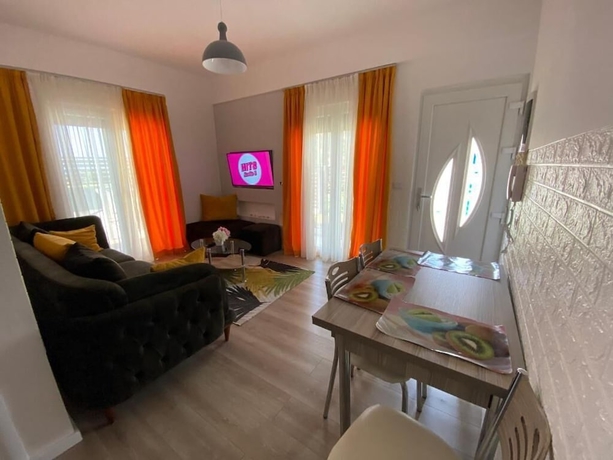 Imagen de la habitación del Hotel Roas Ksamil. Foto 14