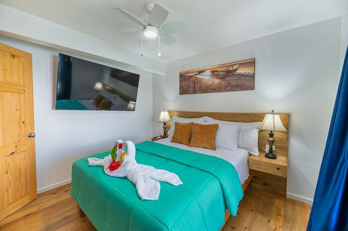 Imagen de la habitación del Hotel Roatan Yacht Club. Foto 13