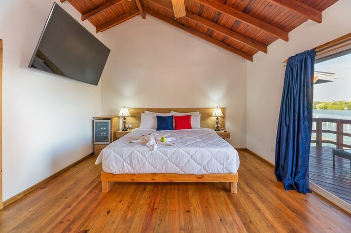 Imagen de la habitación del Hotel Roatan Yacht Club. Foto 16