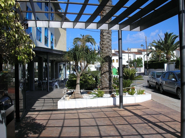 Imagen de los exteriores del Hotel Rober Palas. Foto 11