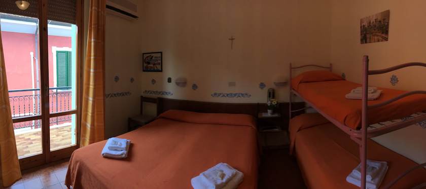 Imagen de la habitación del Hotel Roberta, Cattolica. Foto 8