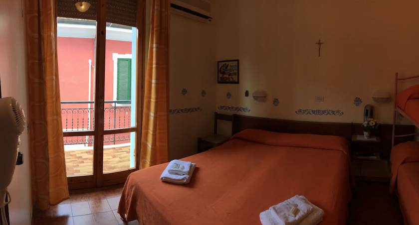 Imagen de la habitación del Hotel Roberta, Cattolica. Foto 13