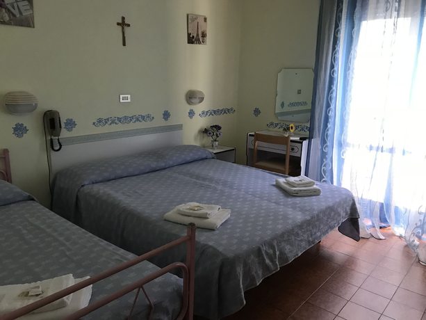 Imagen de la habitación del Hotel Roberta, Cattolica. Foto 16