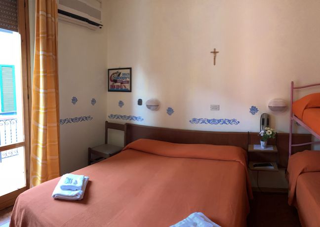 Imagen de la habitación del Hotel Roberta, Cattolica. Foto 18