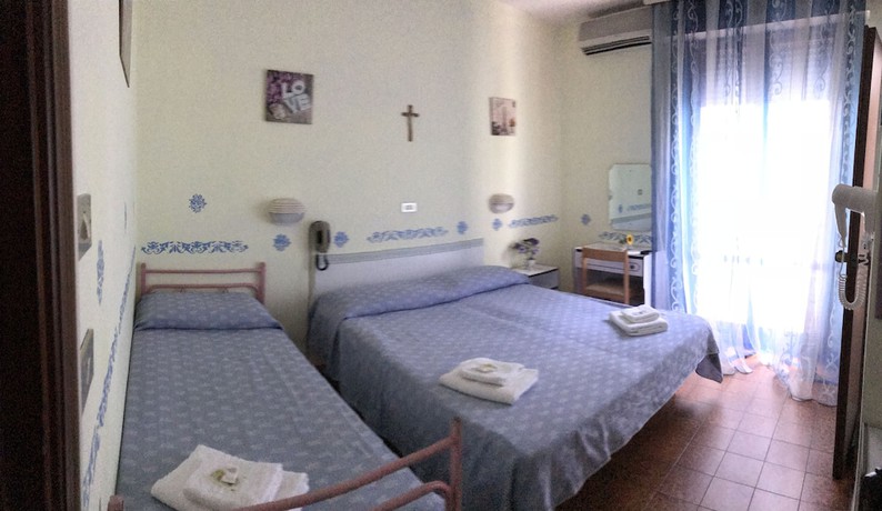 Imagen de la habitación del Hotel Roberta, Cattolica. Foto 20