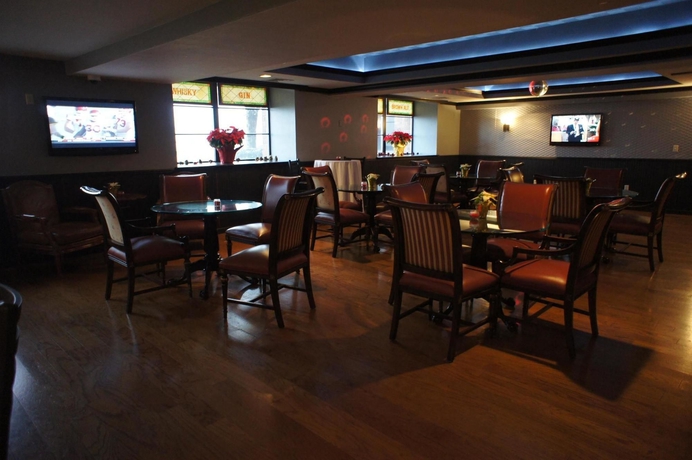 Imagen de los exteriores del Hotel Roberts Riverwalk Urban Resort. Foto 4