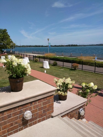 Imagen de los exteriores del Hotel Roberts Riverwalk Urban Resort. Foto 5