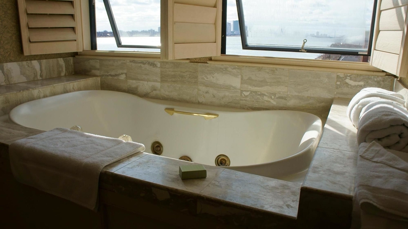 Imagen de la habitación del Hotel Roberts Riverwalk Urban Resort. Foto 3