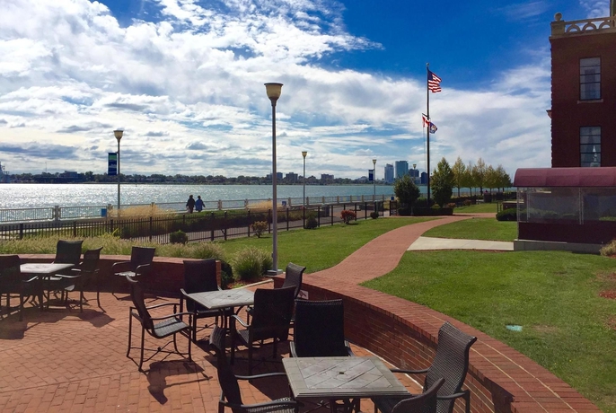 Imagen de los exteriores del Hotel Roberts Riverwalk Urban Resort. Foto 8
