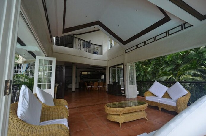 Imagen del bar/restaurante del Hotel Robinland Vacation Home Badian. Foto 14