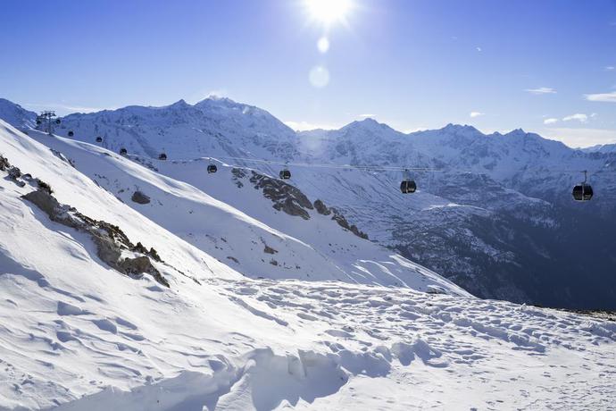 Imagen de los exteriores del Hotel Robinson Alpenrose Z&Uuml;rs. Foto 5