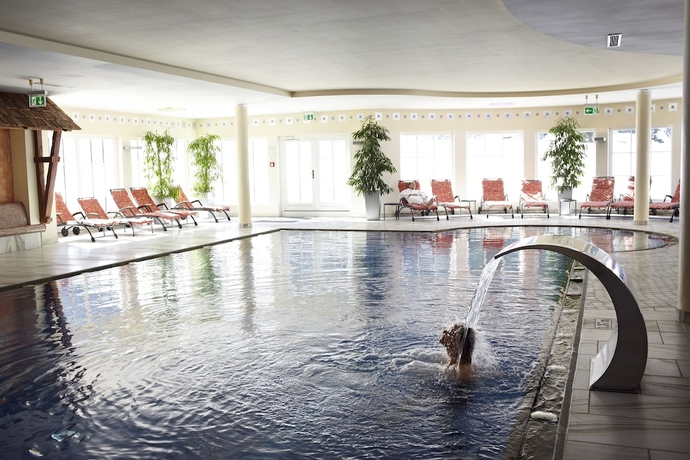 Imagen de la piscina del Hotel Robinson Amade. Foto 19